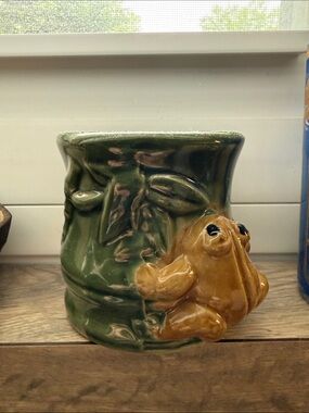 Ceramic plant holder with cute frog